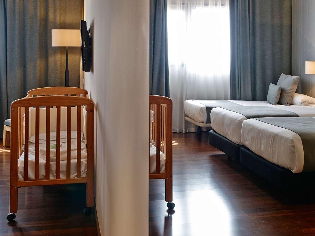Hotel Carris Marineda A Coruña Habitación foto