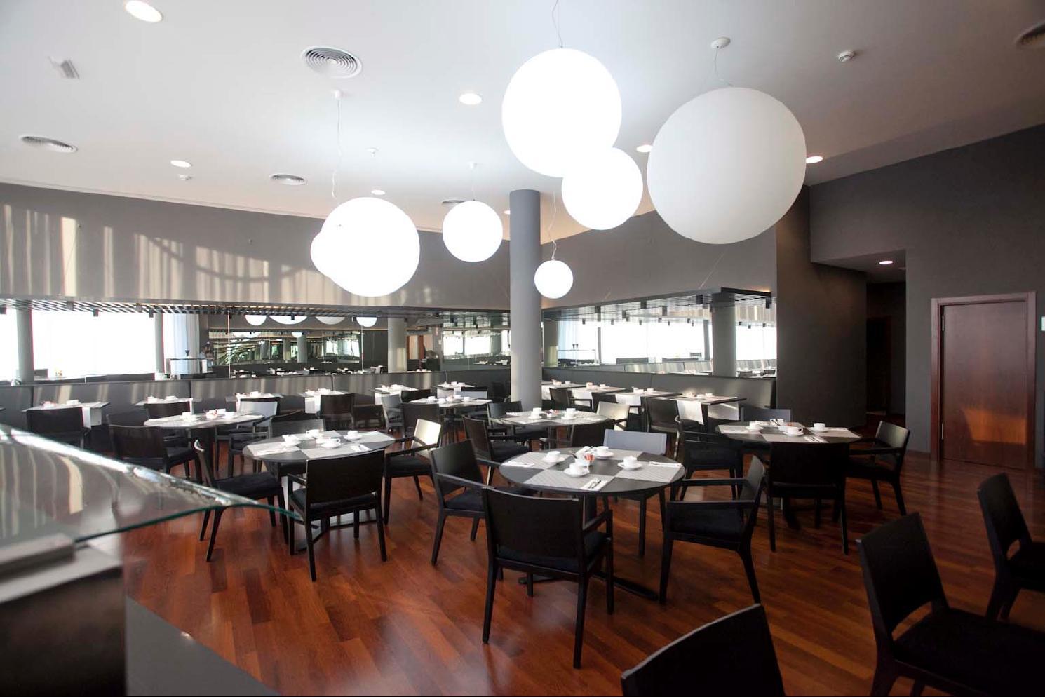 Hotel Carris Marineda A Coruña Restaurante foto