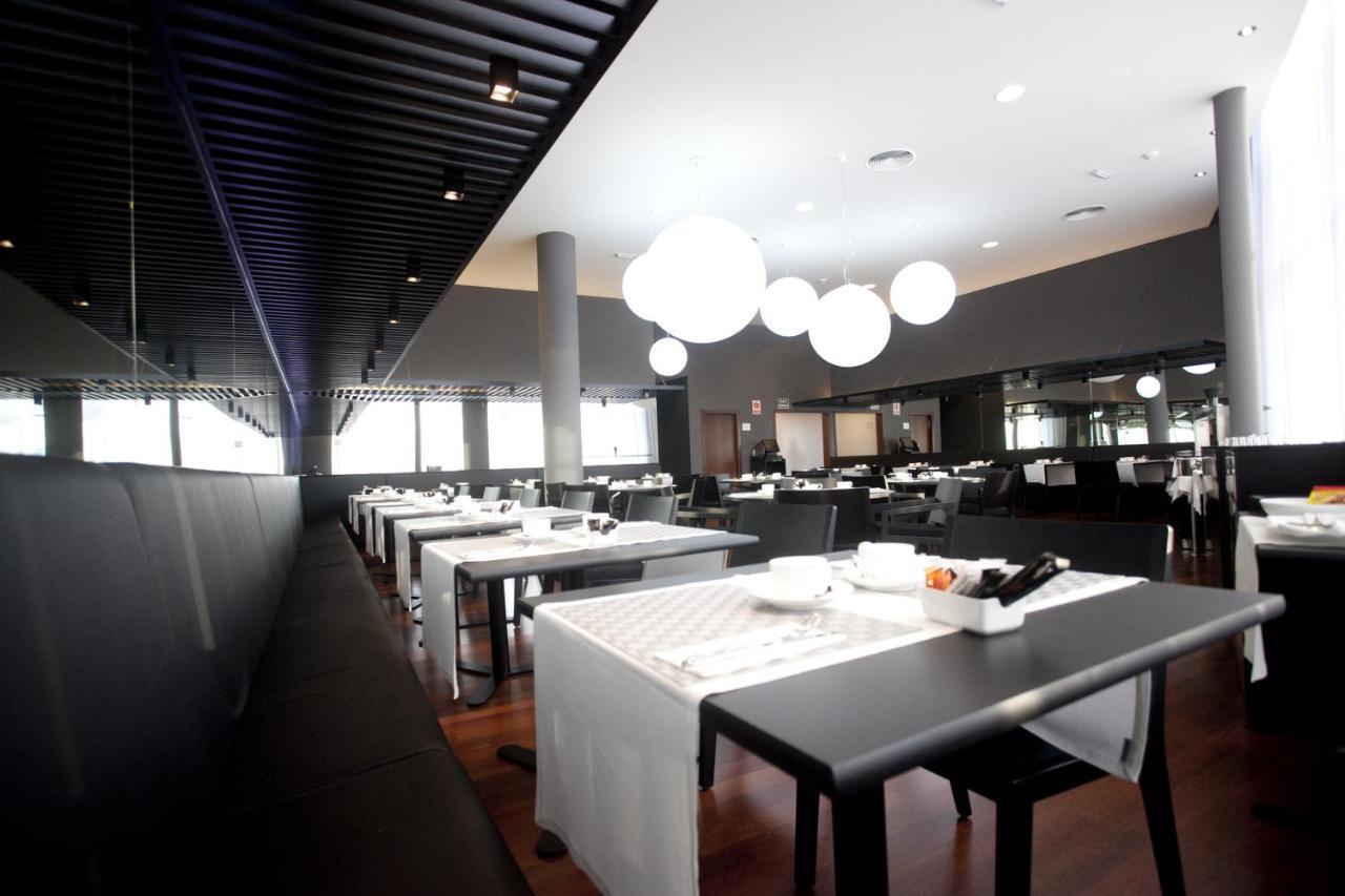 Hotel Carris Marineda A Coruña Restaurante foto